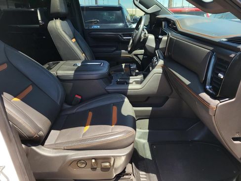 Used 2022 GMC Sierra 1500 AT4 w/ AT4 Premium Package AWD/4WD image 8
