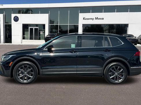 Used 2022 Volkswagen Tiguan SE w/ Panoramic Sunroof Package FWD image 7