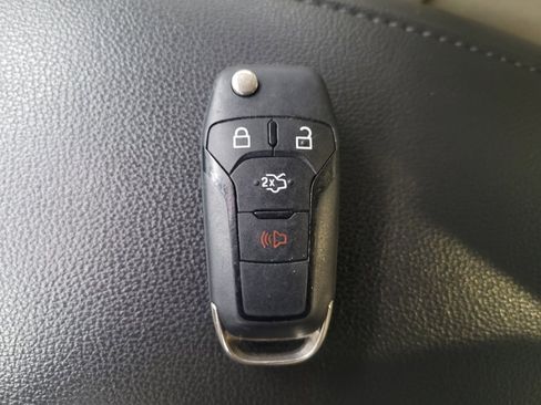 Used 2016 Ford Fusion SE image 32