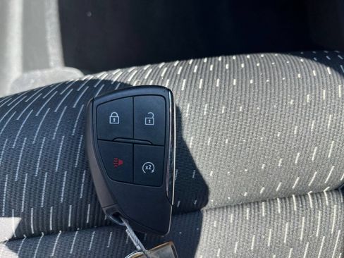Used 2025 Chevrolet Equinox LT FWD image 23