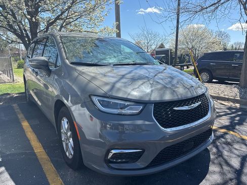 Certified 2023 Chrysler Pacifica Touring-L FWD image 5