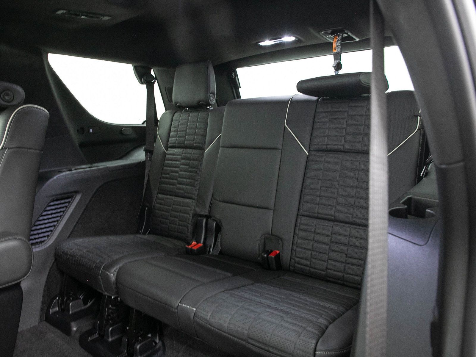 Used 2025 Cadillac Escalade Sport Platinum w/ LPO, ONYX Package AWD/4WD image 14