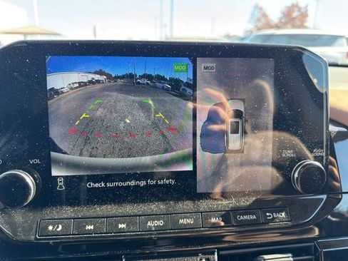 Used 2025 Nissan Pathfinder Platinum w/ Cargo Package image 19