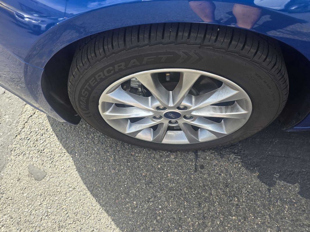Used 2017 Ford Fusion SE FWD image 30