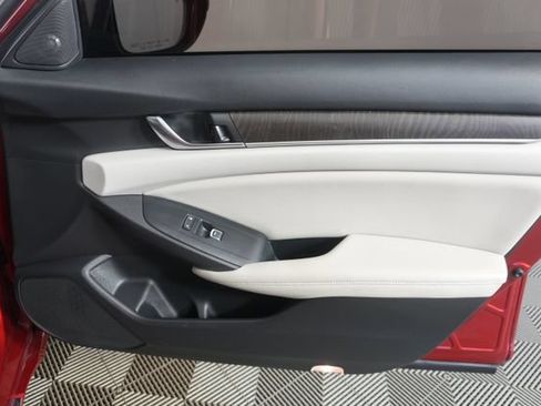 Used 2019 Honda Accord Touring image 33