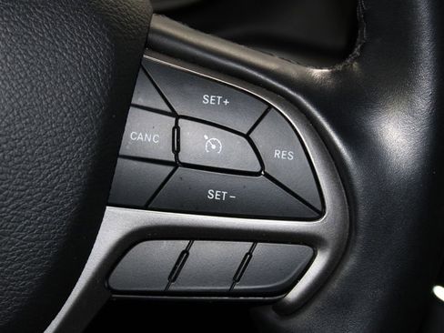 Used 2021 Jeep Grand Cherokee Limited image 35