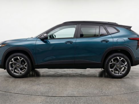 Used 2025 Chevrolet Trax LT FWD image 5