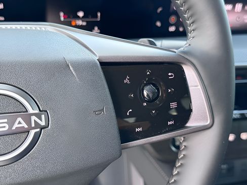 Used 2025 Nissan Murano SV FWD image 16