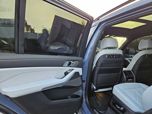 Used 2025 BMW X7 xDrive40i w/ Executive Package image 19