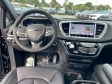 New 2025 Chrysler Pacifica Select image 4