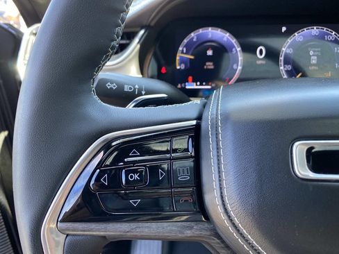 Used 2023 Jeep Grand Cherokee Overland AWD/4WD image 22