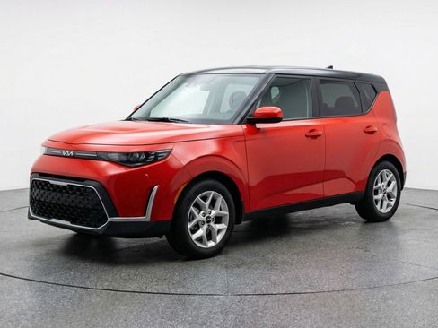 Used 2025 Kia Soul LX w/ LX Technology Package image 3
