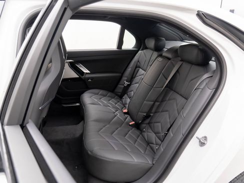 New 2025 BMW 750e xDrive AWD/4WD image 17