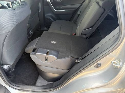Used 2020 Toyota RAV4 LE w/ Carpet Mat Package AWD/4WD image 15