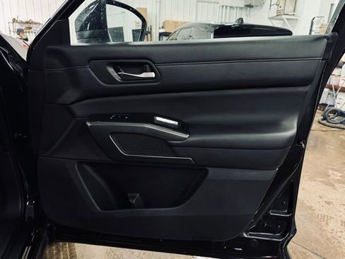 Used 2023 Nissan Pathfinder SL image 15