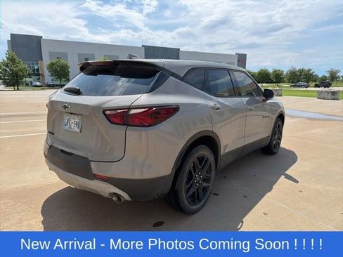 Used 2021 Chevrolet Blazer LT w/ LPO, Black Accent Package FWD image 3