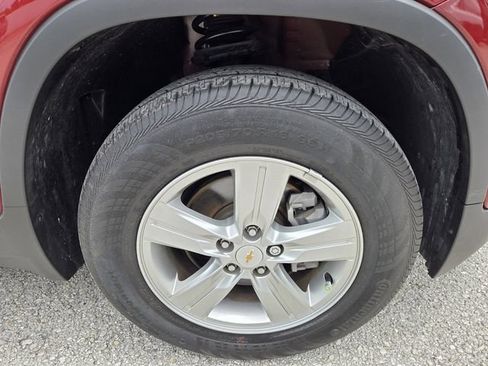 Used 2022 Chevrolet Trax LT AWD/4WD image 9
