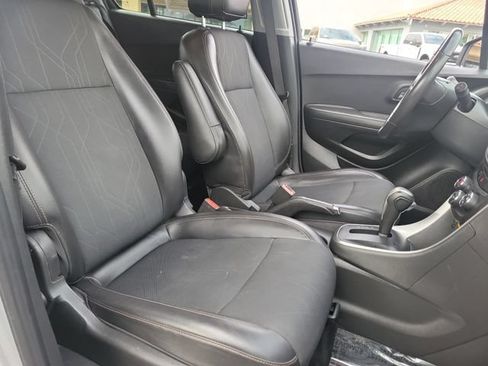 Used 2020 Chevrolet Trax LT w/ LT Convenience Package FWD image 23