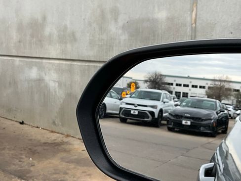 Used 2025 Kia Seltos S image 19