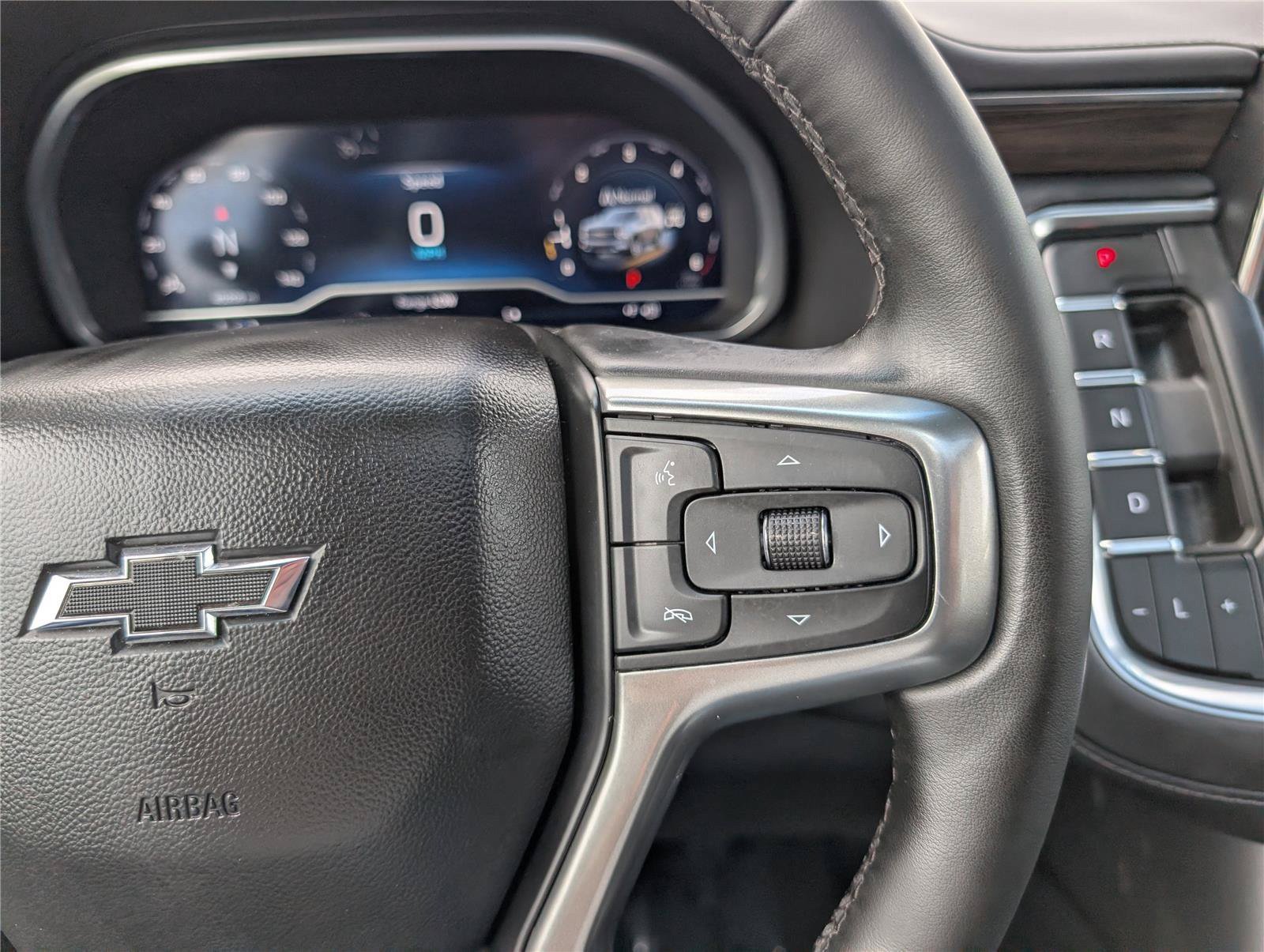 Used 2023 Chevrolet Tahoe Z71 w/ Luxury Package AWD/4WD image 28