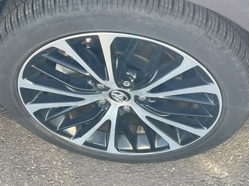 Certified 2019 Toyota Camry SE w/ Convenience Package FWD image 10