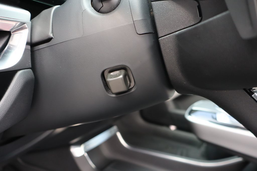 Used 2024 Cadillac Lyriq Sport RWD image 18