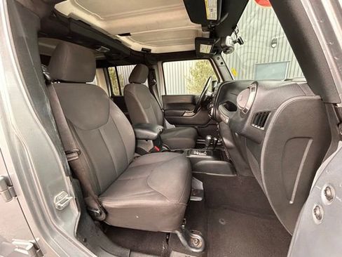 Used 2018 Jeep Wrangler Unlimited Sport S AWD/4WD image 28
