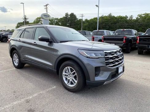 Used 2026 Ford Explorer Active AWD/4WD image 1