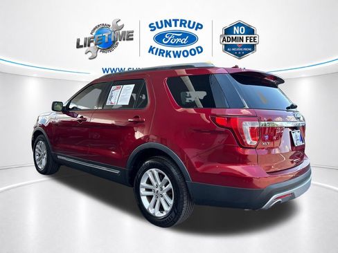 Used 2017 Ford Explorer XLT FWD image 3
