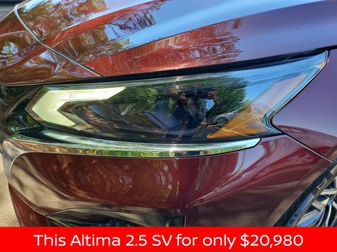 Used 2025 Nissan Altima 2.5 SV FWD image 13
