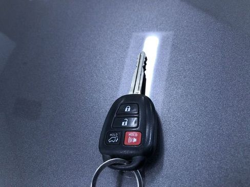 Used 2017 Toyota Highlander Plus AWD/4WD image 33