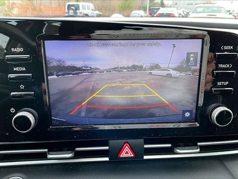 Used 2021 Hyundai Elantra SEL w/ Convenience + Premium Package image 19