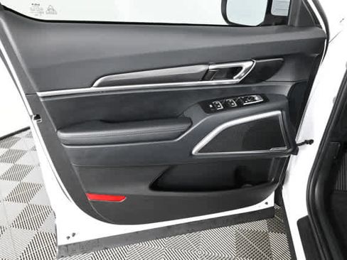 Used 2024 Kia Telluride S image 19