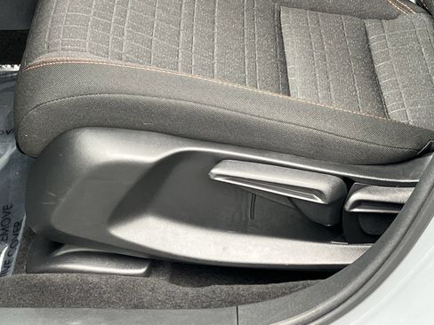 Used 2025 Honda HR-V Sport image 18