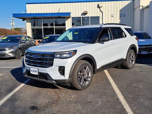 New 2026 Ford Explorer Active w/ Active Comfort Package image 3