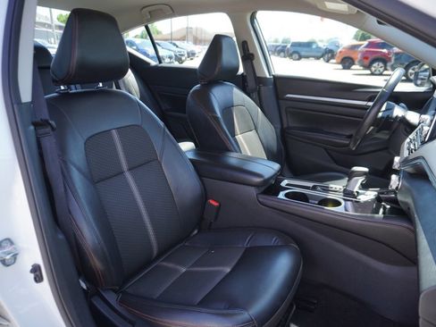 Used 2024 Nissan Altima 2.5 SR FWD image 30