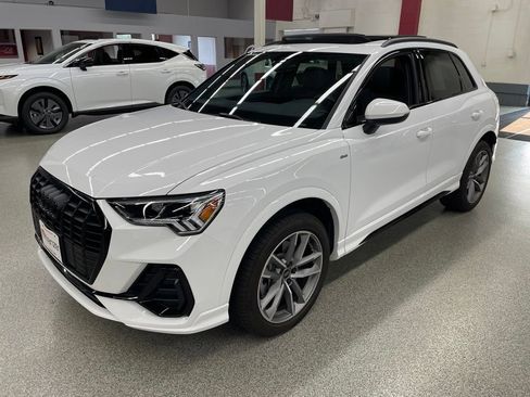 Used 2024 Audi Q3 2.0T Premium Plus w/ Premium Plus Package AWD/4WD image 2