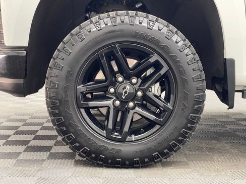 Used 2021 Chevrolet Silverado 1500 LT Trail Boss w/ Convenience Package II AWD/4WD image 13