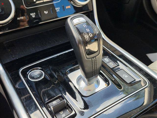 Used 2020 Jaguar XE S RWD image 13
