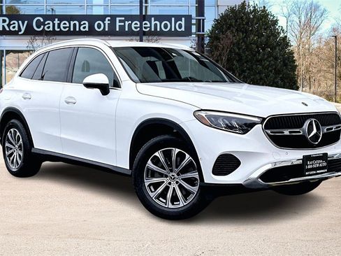 Used 2025 Mercedes-Benz GLC 300 4MATIC image 11