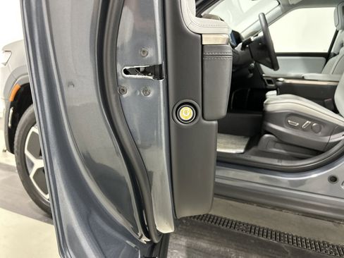 Used 2024 Rivian R1S Adventure image 32