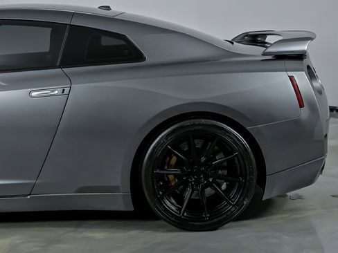 Used 2010 Nissan GT-R Premium image 9