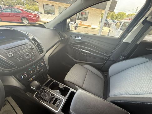 Used 2018 Ford Escape SE image 18