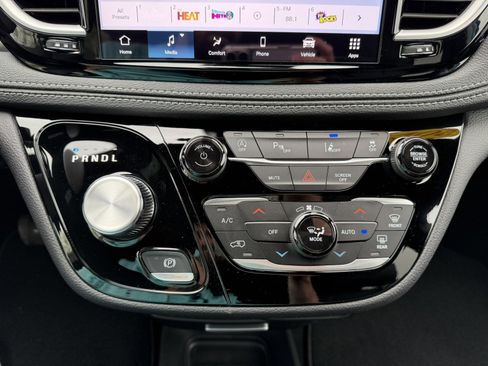 New 2026 Chrysler Pacifica Select image 23