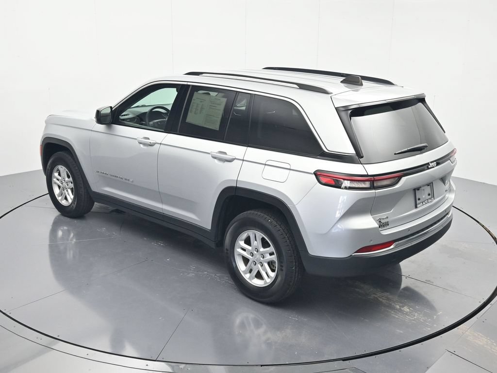 Used 2023 Jeep Grand Cherokee Laredo w/ Luxury Tech Group I AWD/4WD image 34