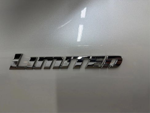 Used 2011 Toyota Highlander Limited w/ Tow Pkg FWD image 45