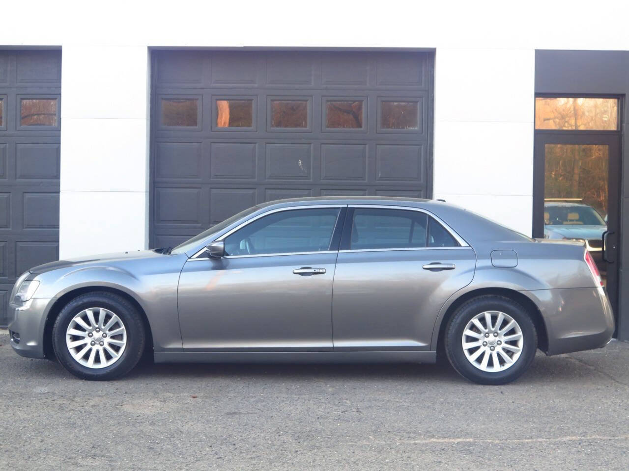 Used 2012 Chrysler 300 RWD image 2