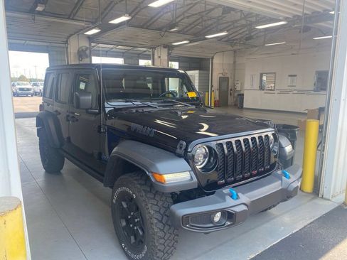 Used 2023 Jeep Wrangler Unlimited w/ Cold Weather Group AWD/4WD image 1