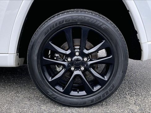 Used 2021 Jeep Grand Cherokee Laredo X image 9