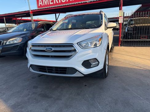 Used 2018 Ford Escape SE image 4